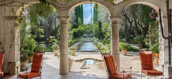 Hotel speciali: dormire tra le colline del guggenheim del vino (spagna)