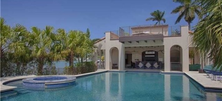 Matt-Damons-pool-f1cfcb-573x430