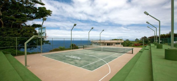 Water-Falling-Estate-on-The-Big-Island-27-950x633
