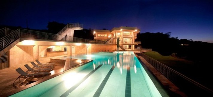 Water-Falling-Estate-on-The-Big-Island-7-950x376
