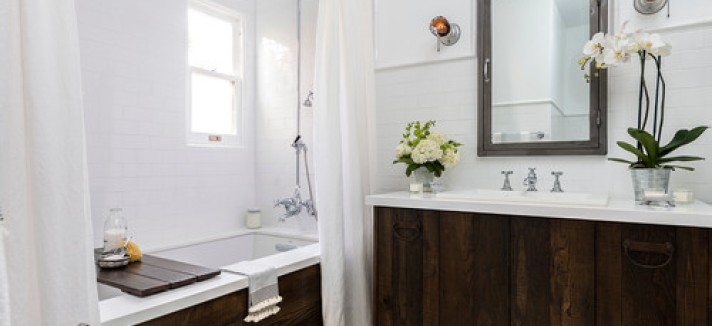farmhouse-bathroom