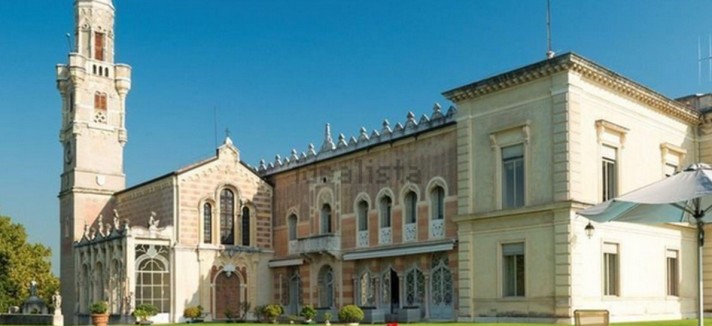Un'immagine dell'edificio storico