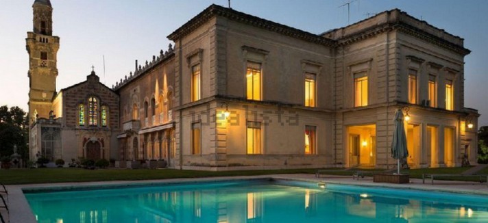 la casa di lusso con piscina a Verona 