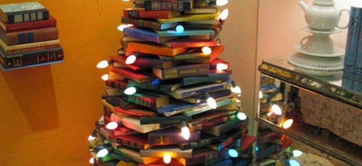 Albero di Natale fatto con libri