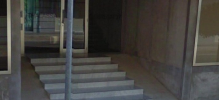 Ingresso di un edificio inaccessibile ai disabili