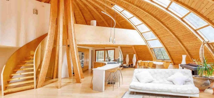 Interni della casa in legno ecologica
