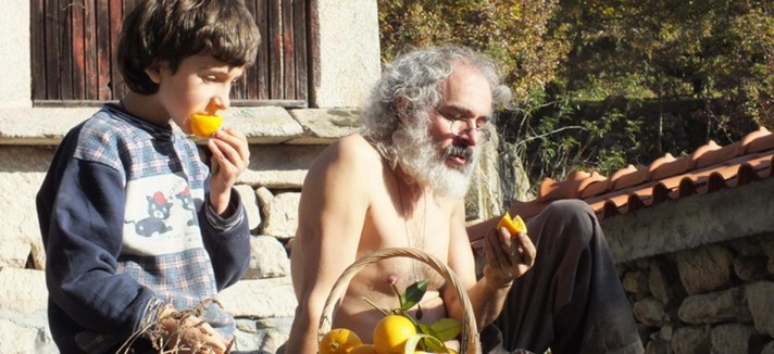 Membri della comunità dell'ecovillaggio