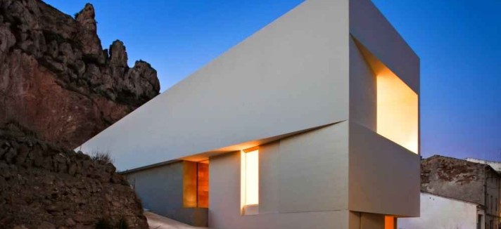 casa-en-la-ladera-de-un-castillo_5