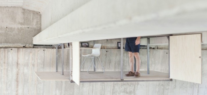 hidden-studio-beneath-a-busy-bridge-03-850x566
