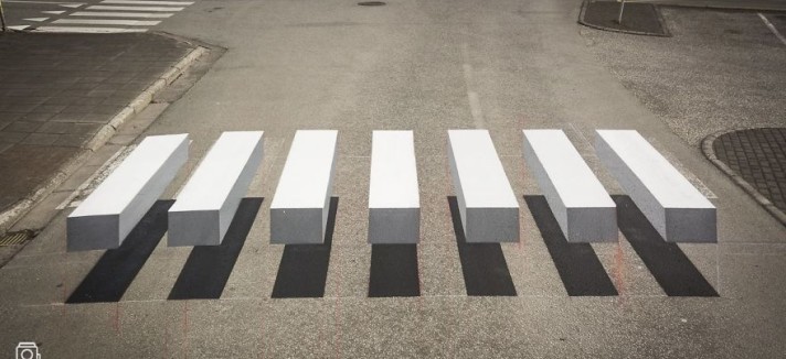3d-pedestrian-crossing-island-2-59f03455342f2_880