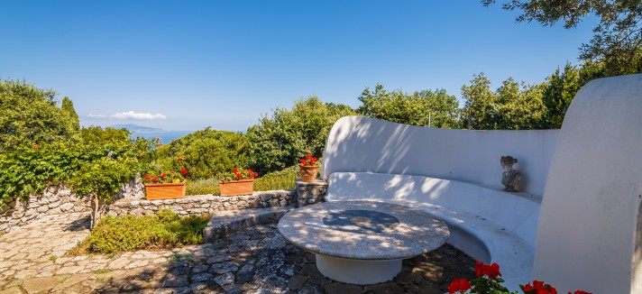 12-ref._4086_-_capri_-_courtesy_of_lionard