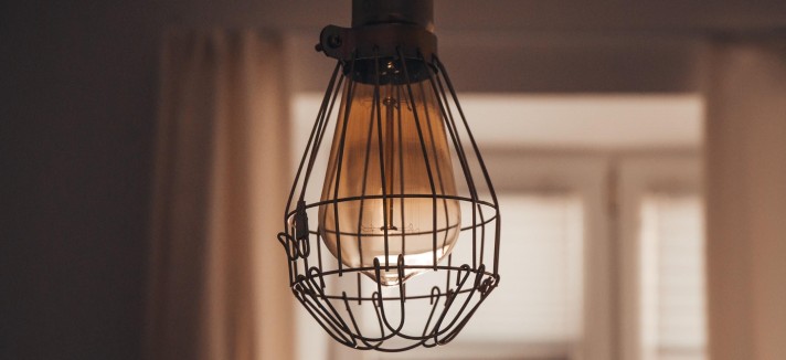 Gioca con l'altezza delle lampadine