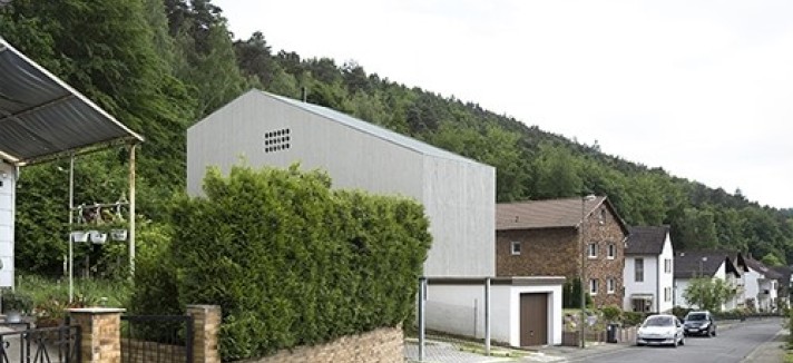 Situata vicino a un bosco
