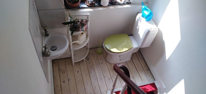 un_bano_en_la_escalera