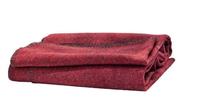 manta_o_plaid_rojo_de_lana_de_belgica._diseno_de_sandra_marcos