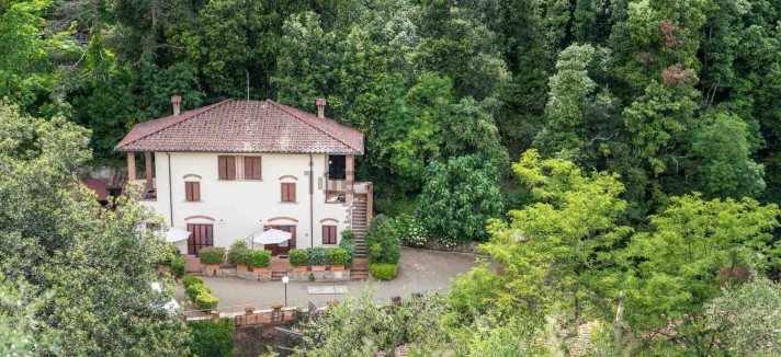 Un borgo toscano in vendita su idealista