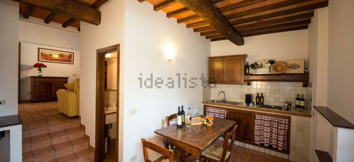 Un borgo toscano in vendita su idealista