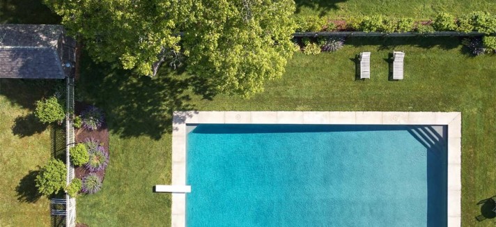 La piscina vita dall'alto 