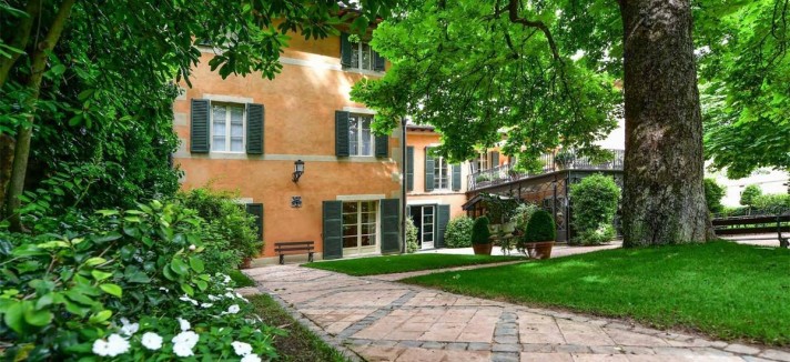 La villa è circondata da 11 ettari di terreno