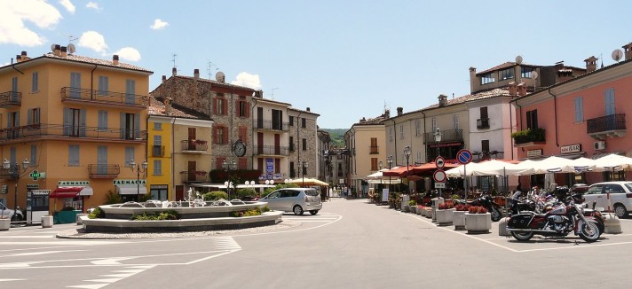 1280px-bobbio-piazzawikipedia