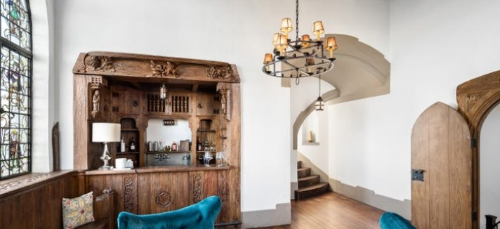 Il salone con angolo bar