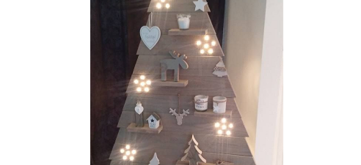 Con piccole mensole per le decorazioni