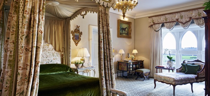 ashford_castle_reagan_suite_bed