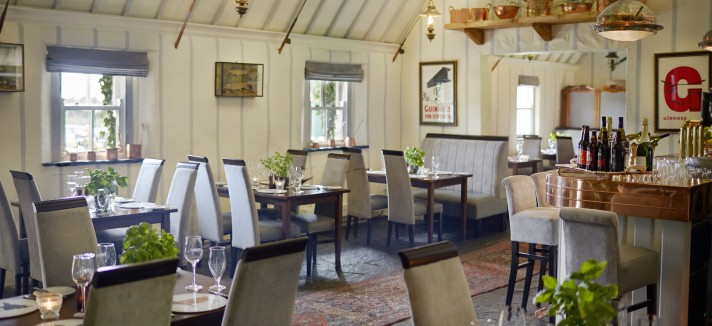 ashford_cullens_at_the_cottage_inside