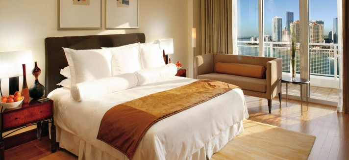 miami-suite-mandarin-suite-bedroom-day