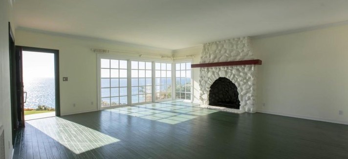 anthony-hopkins-fireplace