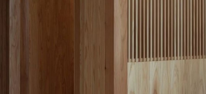 Il legno è sempre protagonista