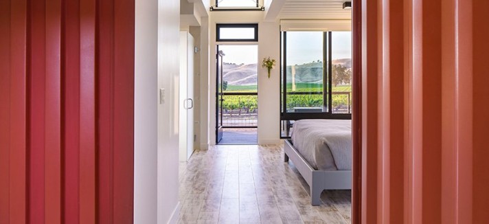 ecotech-design-shipping-container-hotel-california-06