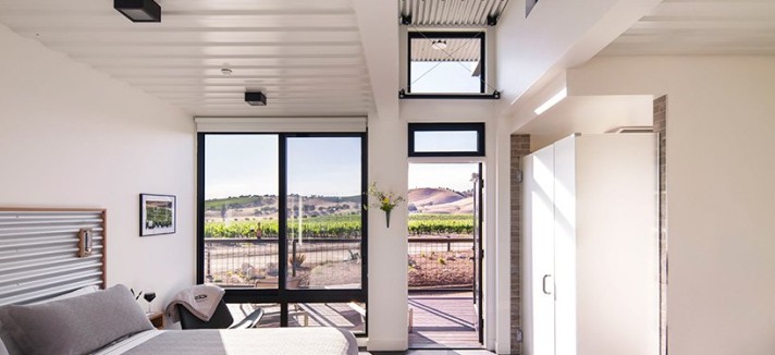 ecotech-design-shipping-container-hotel-california-08