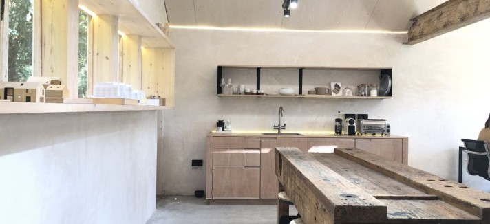 Si distingue per l'utilizzo del legno