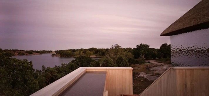 tomas-sandell-synvillan-mirrored-floating-villa-sweden-07