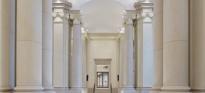 Si trova nel centro della città