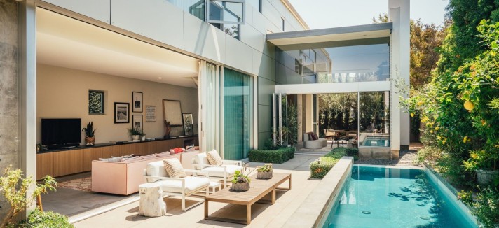 piscina-de-la-casa-de-la-actriz-de-juego-de-tronos-emilia-clarke