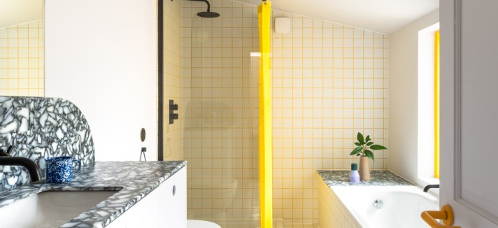 Il giallo contrasta con il bianco