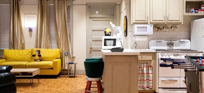 friends-set-overnight-stay-04