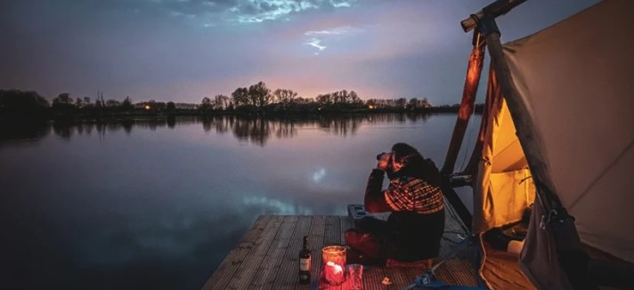 4-hotel-rafts-on-a-lake
