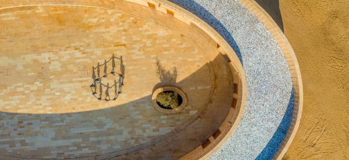La scuola è formata da tre strutture circolari