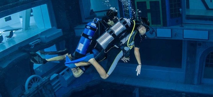 La piscina più profonda al mondo apre a Dubai