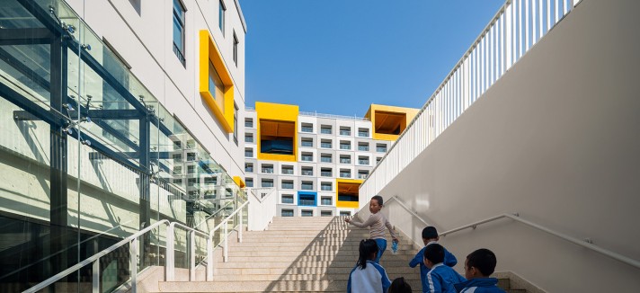 Si trova nel distretto di Pingshan, a Shenzhen