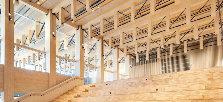 L'edificio ospita in museo, una biblioteca, una galleria d'arte