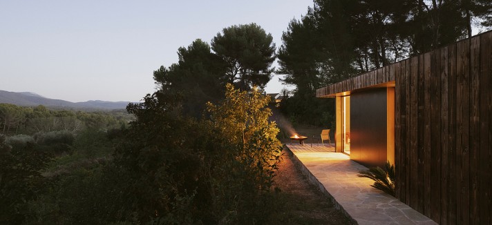 Il bosco attorno la casa prefabbricata