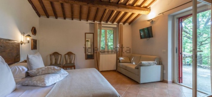 casale di lusso con piscina in vendita in toscana