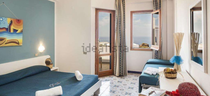 Hotel all'asta a Ustica