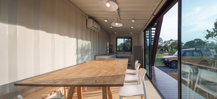 La sala da pranzo di The Container Cabin