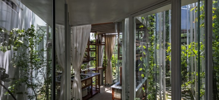 Cucina con vista sul giardino