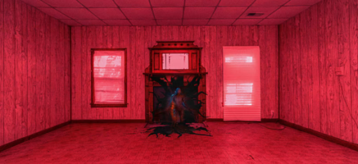 Gli interni della casa di Stranger in rosso